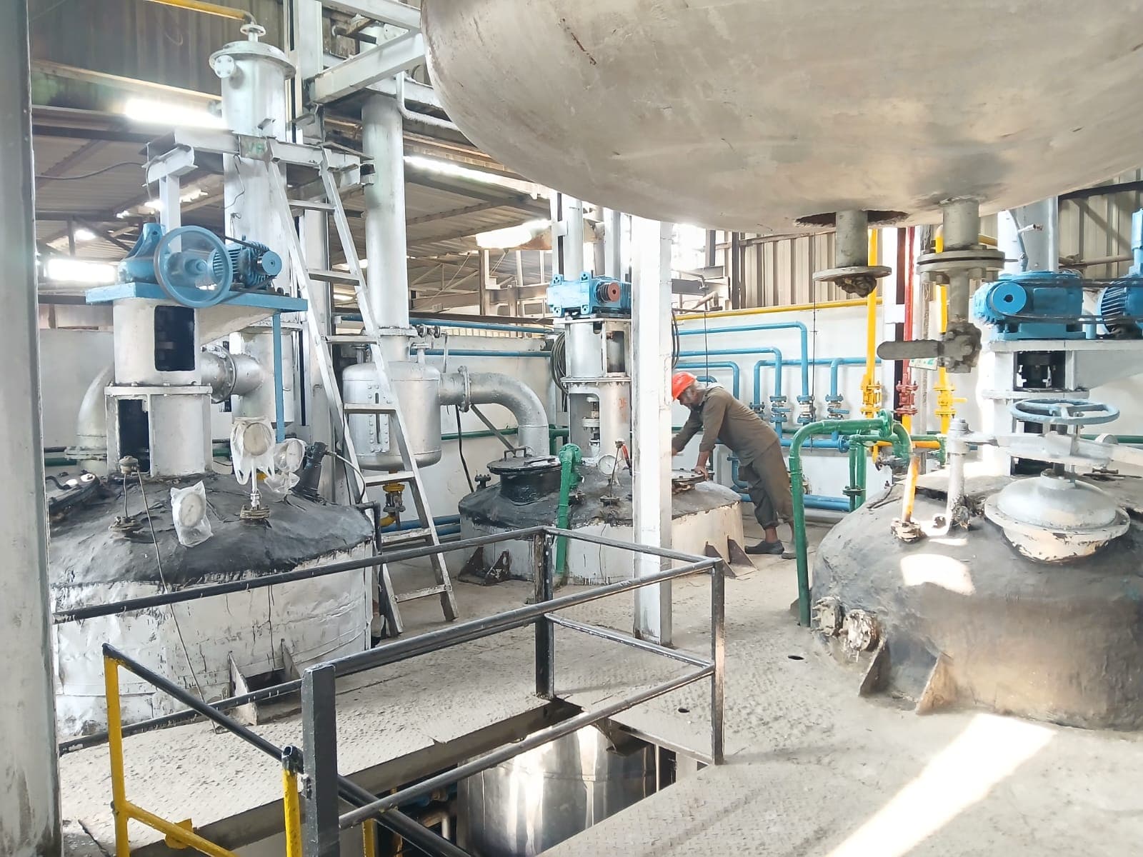 Reactor vessels, pipework, and process equipment in the oil processing hall at Indore
